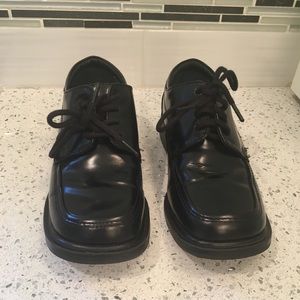Boys 13.5M black Kenneth Cole Reaction dress shoes